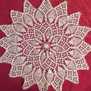 26" Crochet Doily, White, Vintage, Pinapple motif, 16 points,
